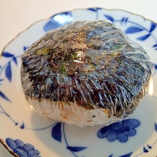 塩昆布と小魚ふりかけと天かすの韓国海苔巻きおにぎり